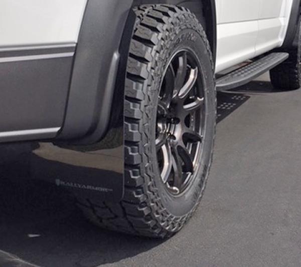 Rally Armor MF53-UR-BLK/WH