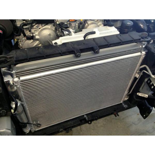 Mishimoto MMRAD-370Z-09